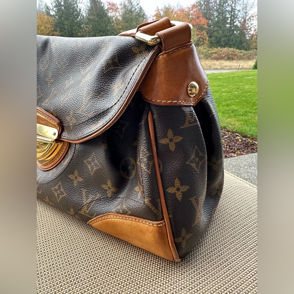 Louis Vuitton Beverly Handbag - Picture 4 of 16